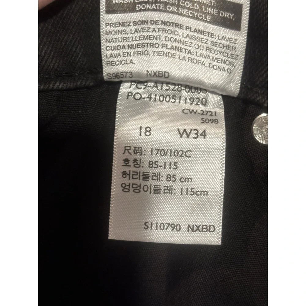 Levi's Signature Women's High-Rise Shorts‎ Heritage 18x34 Black Cutoff Raw Hem
